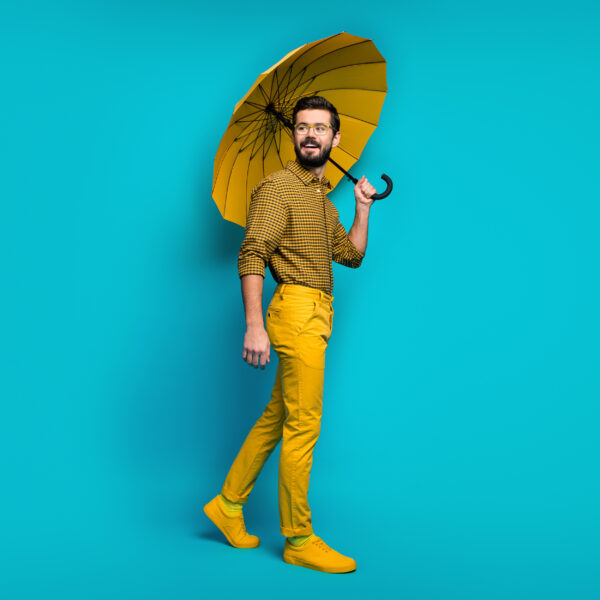 visuel_univers_oxibis_punchy_PN1C1_homme_parapluie_2022_2500x2500px_lr